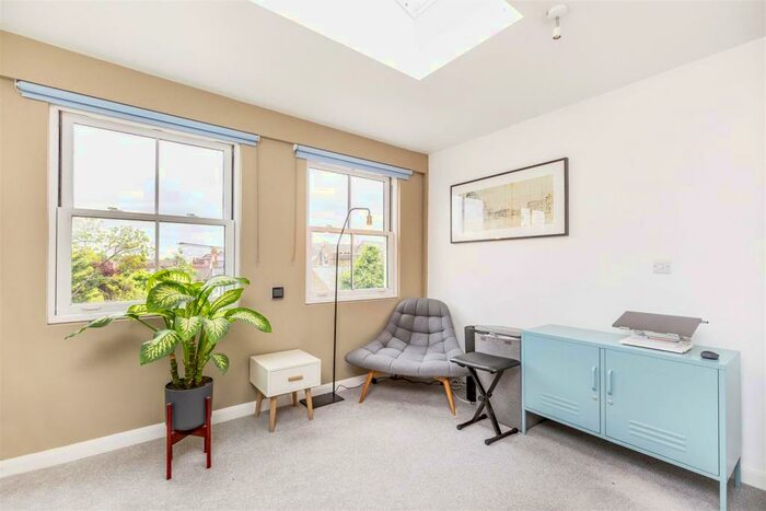 Flat To Rent In Upper Richmond Road West, East Sheen, SW14