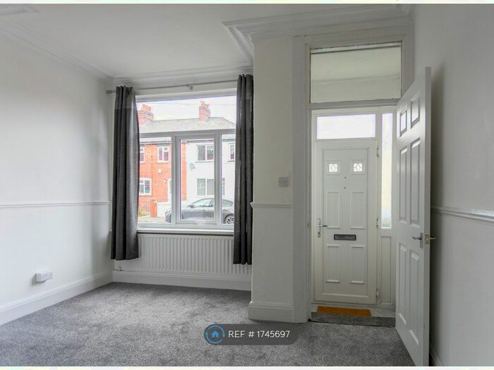 4 Bedroom Terraced House To Rent In Ecclesburn Road, Leeds, LS9