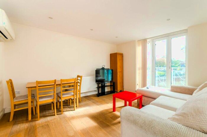 2 Bedroom Apartment To Rent In High Street, Crouch End, London, N8