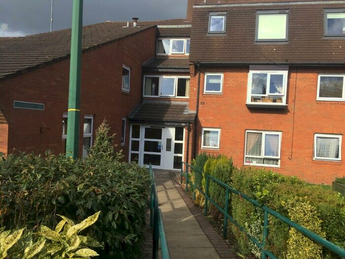 1 Bedroom Flat To Rent In Over 'S Only - Newbiggin Way, Macclesfield, Cheshire, SK10