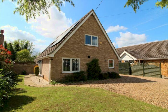 4 Bedroom Chalet For Sale In Low Street, Bardwell, IP31