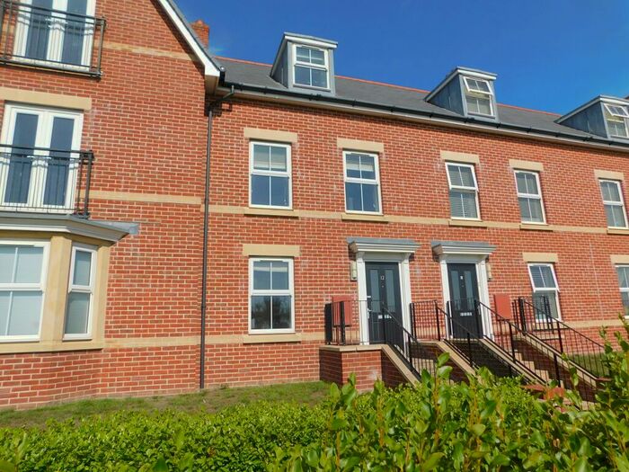 3 Bedroom Town House To Rent In Coastguard Walk, Felixstowe, IP11