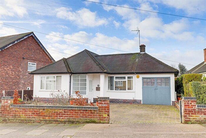 3 Bedroom Detached Bungalow For Sale In Burnside Drive, Bramcote, Nottinghamshire, NG9