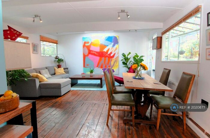 2 Bedroom House Boat To Rent In London, London, SW11