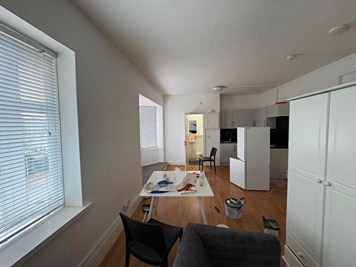 1 Bedroom Flat To Rent In Burnside Road, Dagenham, London, RM8