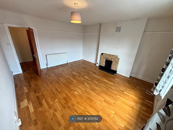 1 Bedroom Flat To Rent In Russell Street, Reading, RG1