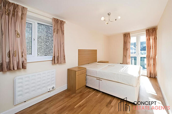 3 Bedroom Apartment To Rent In Eaton Mansions, Eaton Road, Sutton, Surrey, SM2