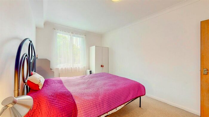 1 Bedroom Flat For Sale In Canberra Close, Hendon, London, NW4