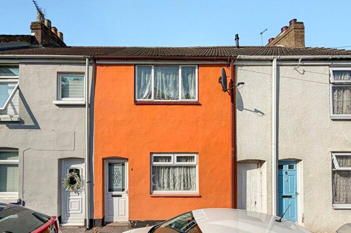 3 Bedroom Terraced House For Sale In Wyles Street, Gillingham, ME7