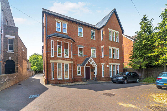 2 Bedroom Flat To Rent In Linden Road, Bedford, Bedfordshire, MK40