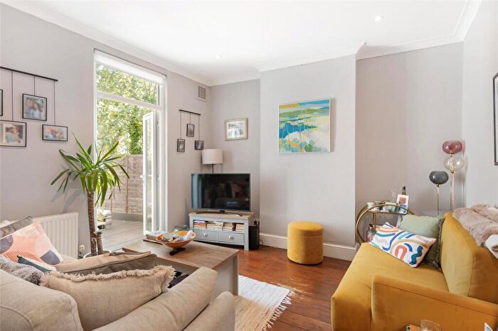 1 Bedroom Apartment For Sale In Holmesdale Road, London, SE25