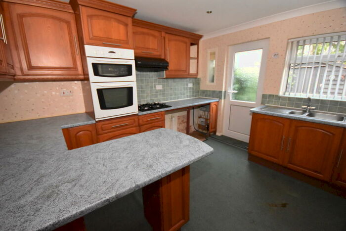 3 Bedroom Semi-Detached Bungalow For Sale In Somers Road, Prettygate, Colchester, CO3
