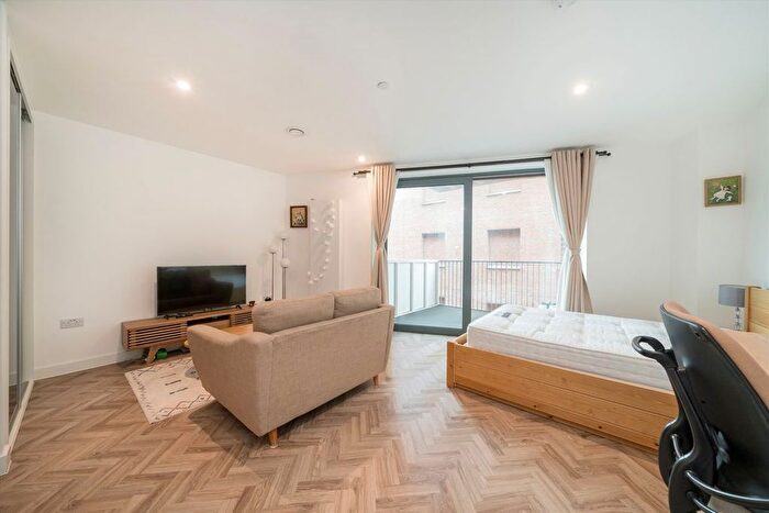 Studio To Rent In Gillender Street, River Apartments, E3