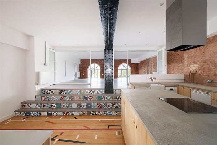 2 Bedroom Property To Rent In Morris Road, London, E14