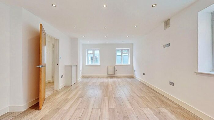 1 Bedroom Flat To Rent In Golders Green Road, London, NW11