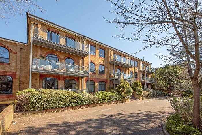 2 Bedroom Flat To Rent In Inner Park Road, London, SW19