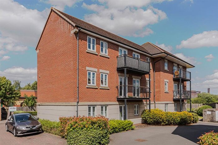 2 Bedroom Flat For Sale In Gadwall Way, Scunthorpe, DN16