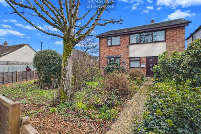 4 Bedroom Detached House For Sale In Silchester Road, Pamber Heath, RG26