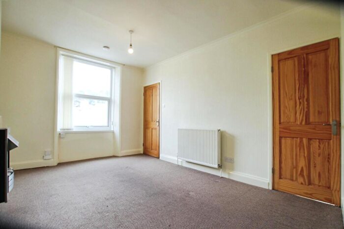1 Bedroom Flat To Rent In Round Wood Avenue, Baildon, Bradford, BD17