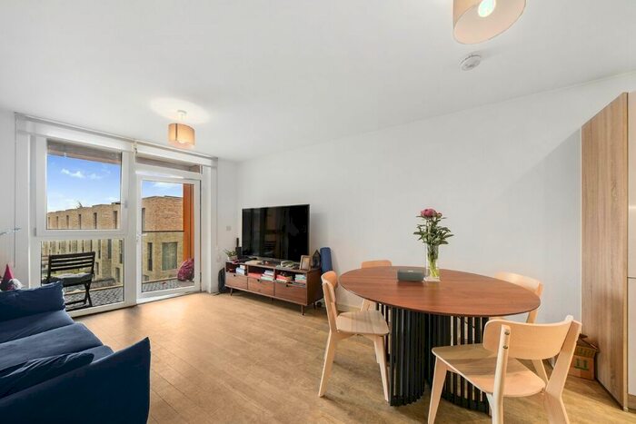 2 Bedroom Flat To Rent In Cable Walk, London, SE10