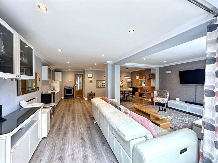 3 Bedroom Semi-Detached House For Sale In Pump Lane, Rainham, Gillingham, Kent, ME8