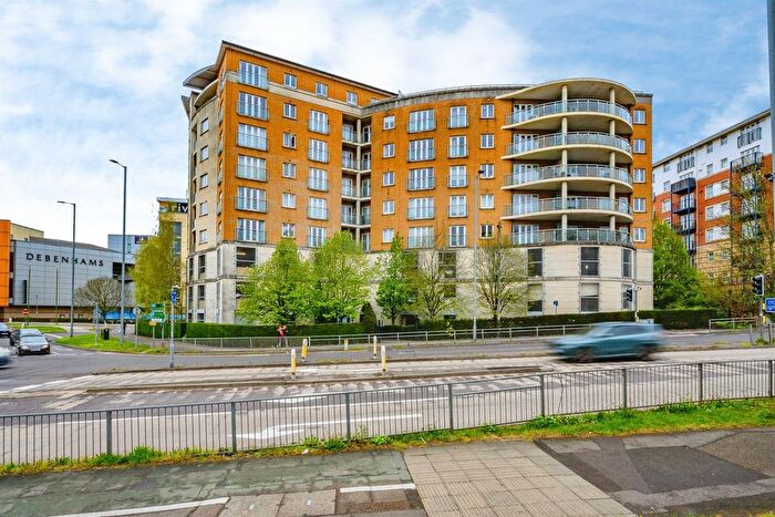 2 Bedroom Flat For Sale In Selden Hill, Hemel Hempstead, HP2