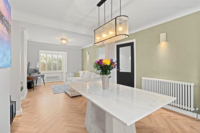 3 Bedroom Semi-Detached House For Sale In Western Road, Newhaven, BN9