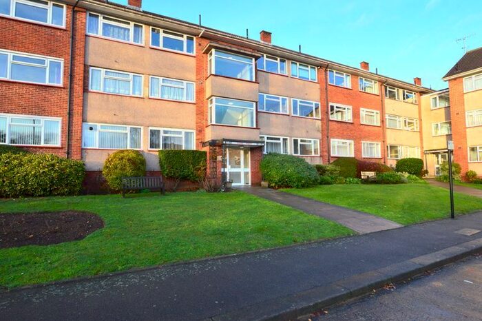 3 Bedroom Flat To Rent In Dove Park, Pinner, HA5
