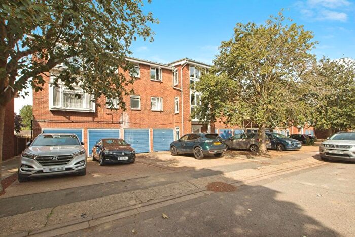 2 Bedroom Flat For Sale In Whernside Close, London, SE28