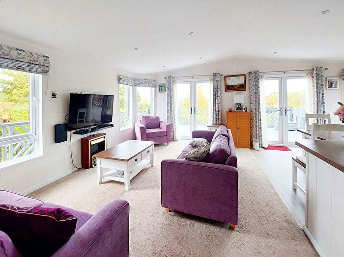3 Bedroom Mobile/park Home For Sale In Vale View, Whittingham, Alnwick, NE66