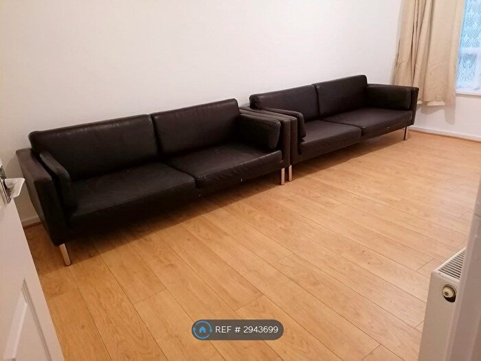 1 Bedroom Flat To Rent In Holtdale Avenue, Leeds, LS16