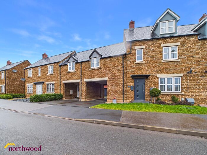 4 Bedroom Semi Detached House For Sale In Nickling Road, Banbury, OX16