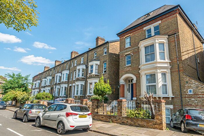3 Bedroom Flat For Sale In Grange Park, London, W5