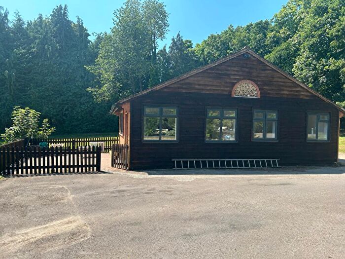 2 Bedroom Property To Rent In Bath Road, Knowl Hill, RG10