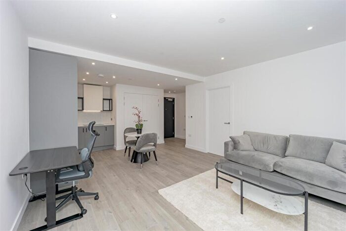 1 Bedroom Apartment To Rent In Coster Avenue, Hackney, N4