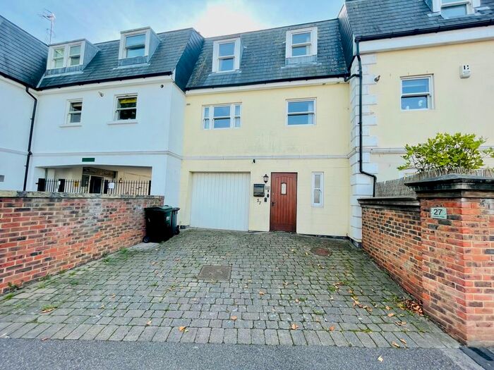 3 Bedroom Town House To Rent In Lismore Road, Eastbourne, BN21