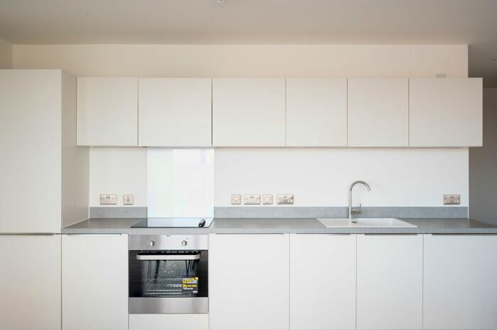 3 Bedroom Flat To Rent In The Kell, Gillingham Gate Road, Gillingham, ME4