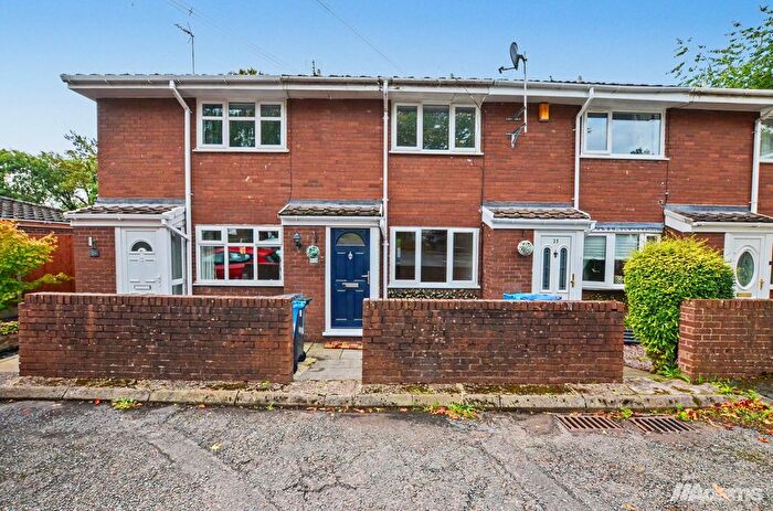 2 Bedroom Terraced House For Sale In Paddock Rise, Beechwood, WA7