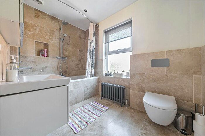 5 Bedroom Detached House For Sale In Bath Road, Speen, Newbury, Berkshire, RG14