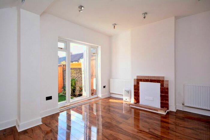 1 Bedroom Maisonette To Rent In Lincoln Road, South Norwood, London, SE25