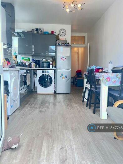 2 Bedroom Flat To Rent In Rathfern Road, London, SE6