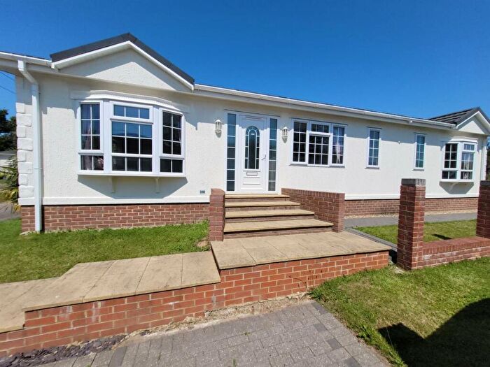 2 Bedroom Property For Sale In Coneyhurst Road, Billingshurst, RH14