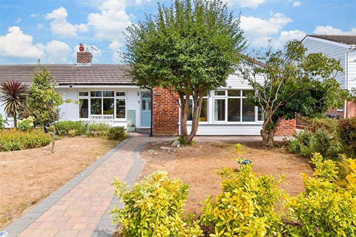 3 Bedroom Semi Detached Bungalow For Sale In Springett Way, Coxheath, Maidstone, Kent, ME17