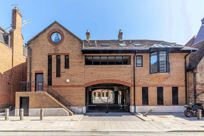 2 Bedroom Flat To Rent In Clarence Street, Richmond, TW9