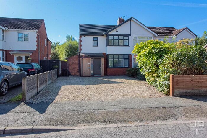 3 Bedroom Semi-Detached House For Sale In Manchester Road, Tyldesley, Manchester, M29