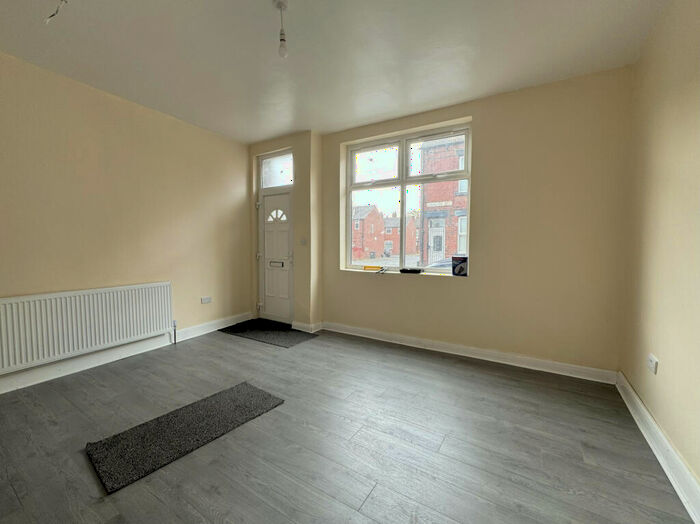 4 Bedroom End Of Terrace House To Rent In Dawlish Avenue, Leeds, West Yorkshire, LS9