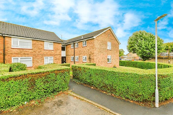 2 Bedroom Flat For Sale In Temple Lane, Tonwell, Ware, SG12