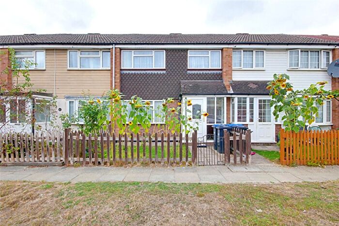 3 Bedroom Terraced House For Sale In Auckland Close, Enfield, EN1