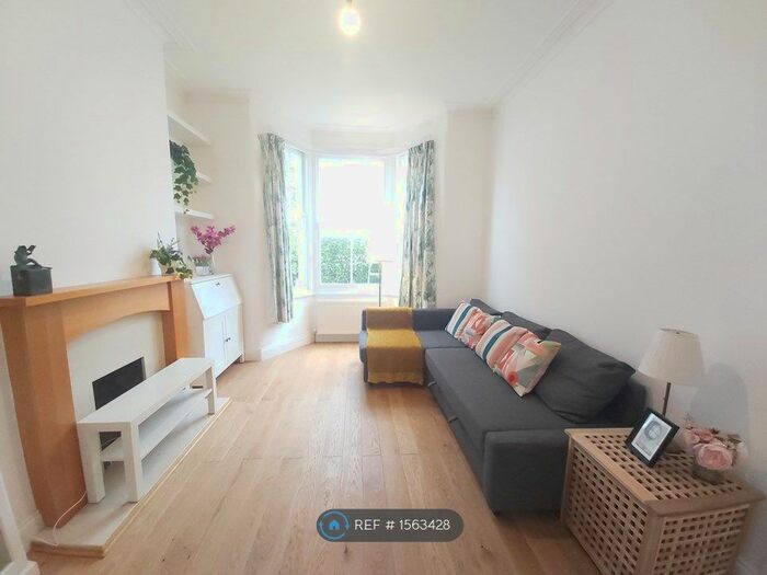 2 Bedroom Maisonette To Rent In Cambray Road, London, SW12