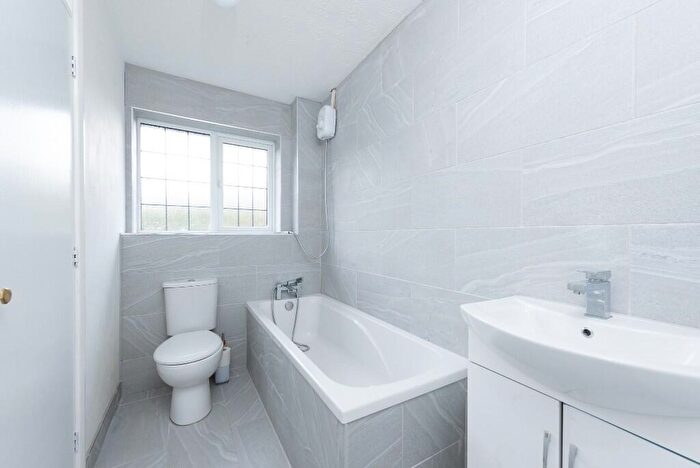 1 Bedroom Maisonette To Rent In Morley Close, Yateley, Hampshire, GU46